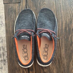 Hey Dude. Fits a women’s size 8